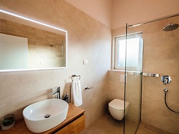 Villa With Private Pool and Garden