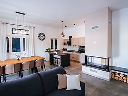 Villa With Private Pool and Garden