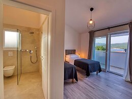 Villa With Private Pool and Garden