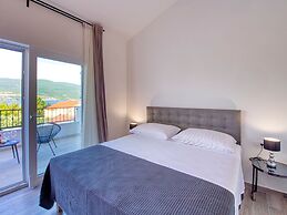 Villa With Private Pool and Garden