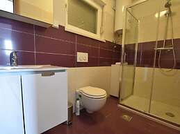 Nice Apartment With Shared Swimming Pool Near the Beach and Trogir