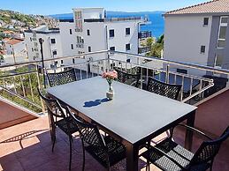 Nice Apartment With Shared Swimming Pool Near the Beach and Trogir