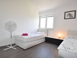 Nice Apartment With Shared Swimming Pool Near the Beach and Trogir