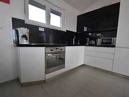 Nice Apartment With Shared Swimming Pool Near the Beach and Trogir