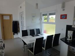 Nice Apartment With Shared Swimming Pool Near the Beach and Trogir