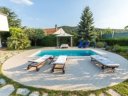 Villa in Ibenik With Swimming Pool