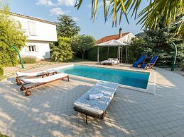 Villa in Ibenik With Swimming Pool
