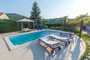 Pool Villa in Sibenik Near Lake