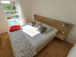 Villa in Ibenik With Swimming Pool