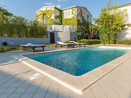Villa in Ibenik With Swimming Pool