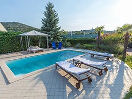 Villa in Ibenik With Swimming Pool
