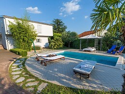 Villa in Ibenik With Swimming Pool