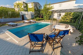 Pool Villa in Sibenik Near Lake