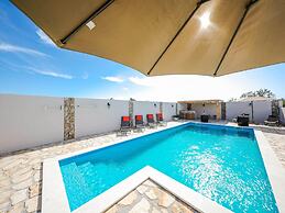 Charming Villa in Poličnik with Swimming Pool