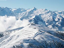 Majestic Apartment in Zell am See near Ski Area