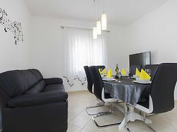 Exquisite Villa with Private Hot Tub in Grebaštica