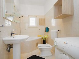 Exquisite Villa with Private Hot Tub in Grebaštica