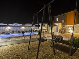 Exquisite Villa with Private Hot Tub in Grebaštica