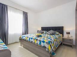 Exquisite Villa with Private Hot Tub in Grebaštica