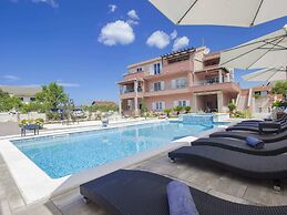 Exquisite Villa with Private Hot Tub in Grebaštica