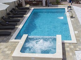 Exquisite Villa with Private Hot Tub in Grebaštica