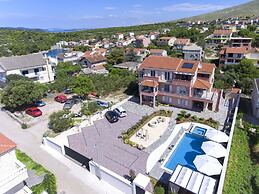 Exquisite Villa with Private Hot Tub in Grebaštica