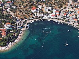 Exquisite Villa with Private Hot Tub in Grebaštica