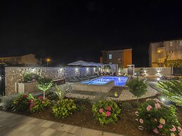 Exquisite Villa with Private Hot Tub in Grebaštica