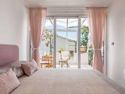 Beach Front Vacation Home, Private Beach, Boat Rental