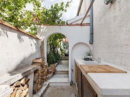 Beach Front Vacation Home, Private Beach, Boat Rental