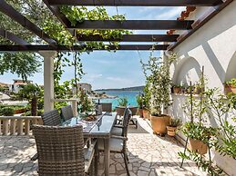 Beach Front Vacation Home, Private Beach, Boat Rental