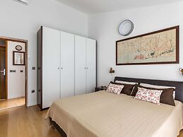 Beach Front Vacation Home, Private Beach, Boat Rental