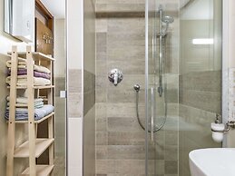 Beach Front Vacation Home, Private Beach, Boat Rental