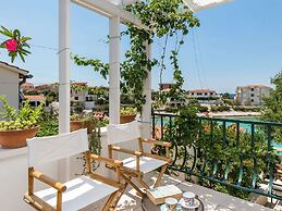 Beach Front Vacation Home, Private Beach, Boat Rental