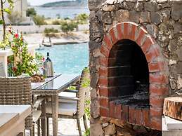 Beach Front Vacation Home, Private Beach, Boat Rental