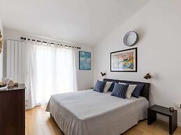 Beach Front Vacation Home, Private Beach, Boat Rental