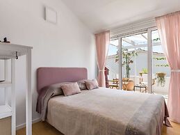 Beach Front Vacation Home, Private Beach, Boat Rental