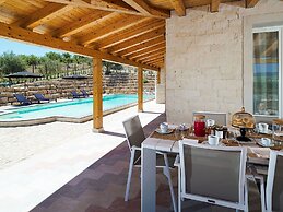 Belvilla by OYO Villa Kika