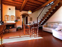 Villa with Spacious Garden, Swimming Pool, Hot Tub, Tennis Court near 