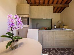 Villa with Spacious Garden, Swimming Pool, Hot Tub, Tennis Court near 