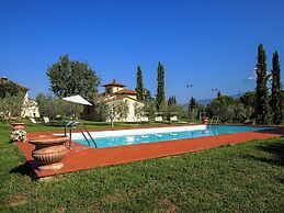 Villa with Spacious Garden, Swimming Pool, Hot Tub, Tennis Court near 