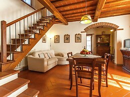 Villa with Spacious Garden, Swimming Pool, Hot Tub, Tennis Court near 