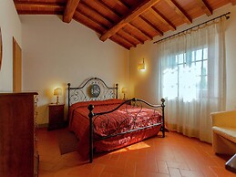 Villa with Spacious Garden, Swimming Pool, Hot Tub, Tennis Court near 