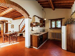 Villa with Spacious Garden, Swimming Pool, Hot Tub, Tennis Court near 