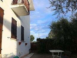 Snug Holiday Home near Lazise & Lake Garda with Olive Garden