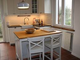 Snug Holiday Home near Lazise & Lake Garda with Olive Garden