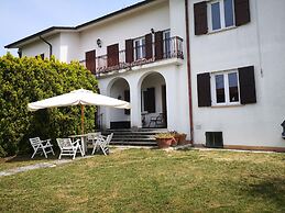 Snug Holiday Home near Lazise & Lake Garda with Olive Garden