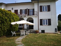Snug Holiday Home near Lazise & Lake Garda with Olive Garden