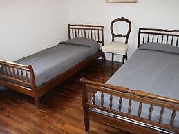 Snug Holiday Home near Lazise & Lake Garda with Olive Garden