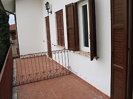 Snug Holiday Home near Lazise & Lake Garda with Olive Garden